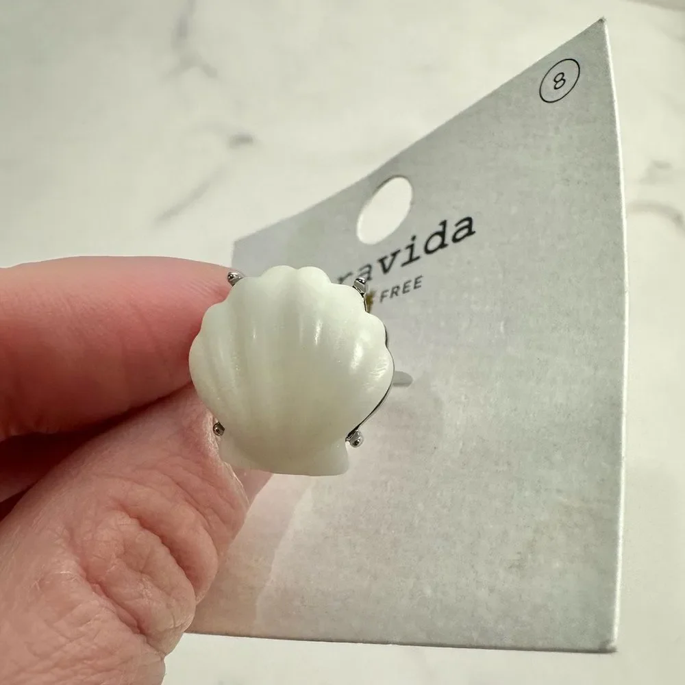 Pura Vida White Grande Shell Ring NWT Size 8 Beach Vacation Coastal Chic
